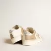 Stardan voor heren in wit en beige leer met beige ster en witte hielband.