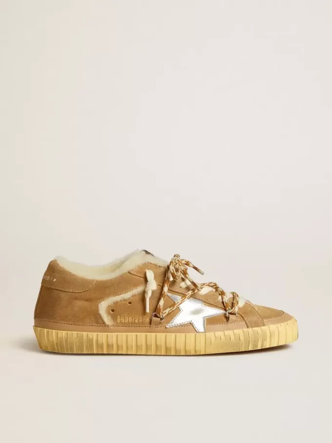 Super-Star in beige suède en schapenvacht met metallic leren ster