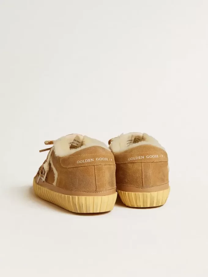 Super-Star in beige suède en schapenvacht met metallic leren ster