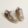 Super-Star in beige suède en veelkleurige kristallen met crèmekleurige leren ster en hielstuk.