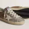 Super-Star in beige suède en veelkleurige kristallen met crèmekleurige leren ster en hielstuk.
