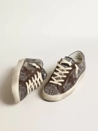 Super-Star in glitter met een bruine ster en lila hielbandje