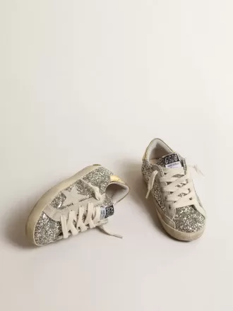 Super-Star Junior in glitter met een suède ster en gouden hiellip.