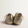 Super-Star Junior in glitter met een suède ster en gouden hiellip.