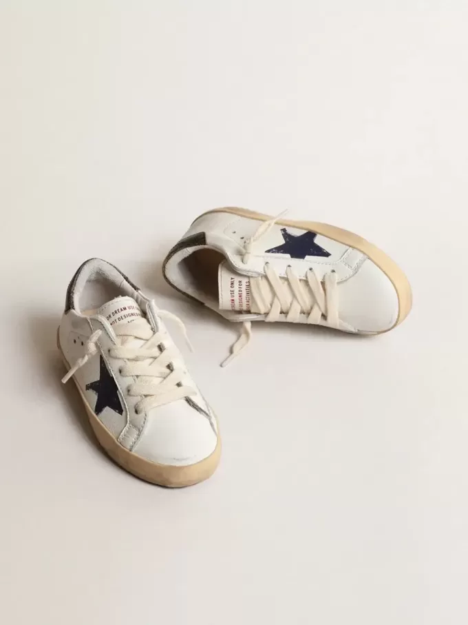 Super-Star Junior in nappa met een gedrukte ster en zwarte hielband.