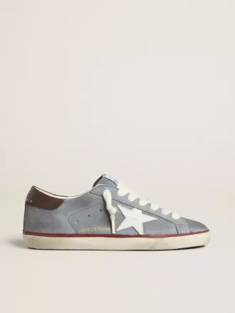 Super-Star LTD in lichtblauw nubuckleer met witte leren ster en bruine leren hielband.
