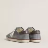 Super-Star LTD in lichtblauw nubuckleer met witte leren ster en bruine leren hielband.