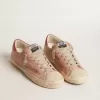 Super-Star LTD in roze nubuck met geperforeerde ster en leren hielstuk