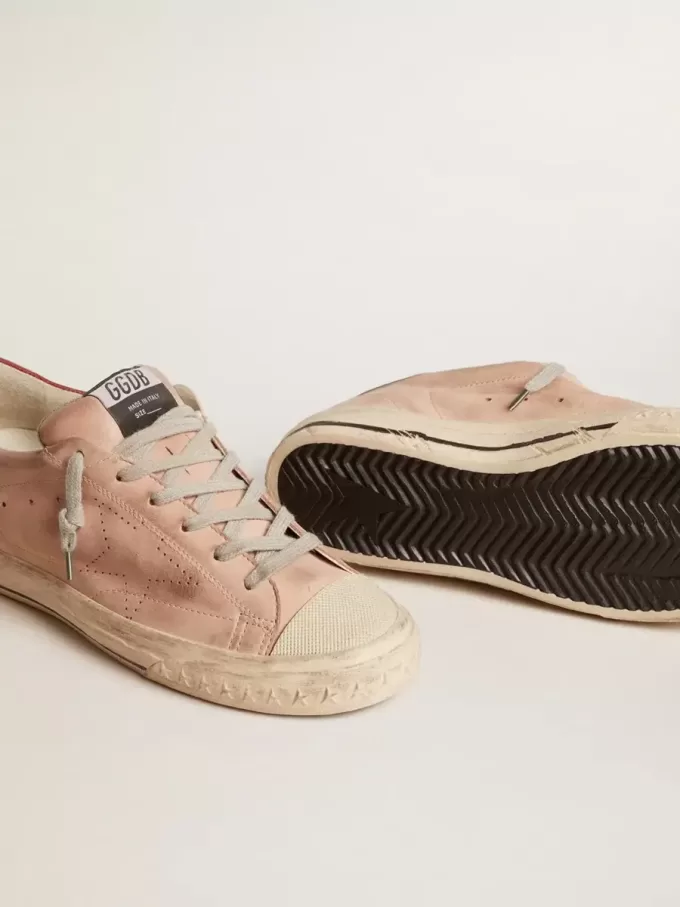 Super-Star LTD in roze nubuck met geperforeerde ster en leren hielstuk