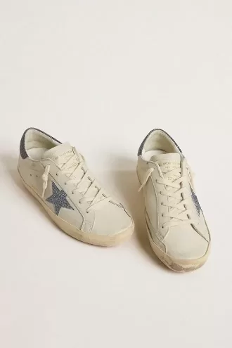 Super-Star LTD met crèmekleurige leren ster met Swarovski-kristallen en blauwe leren hielband met hagedisprint.