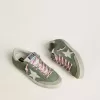 Super-Star LTD voor dames in groen nubuck met witte leren ster en hielstuk.