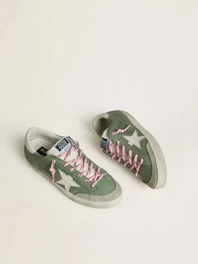 Super-Star LTD voor dames in groen nubuck met witte leren ster en hielstuk.