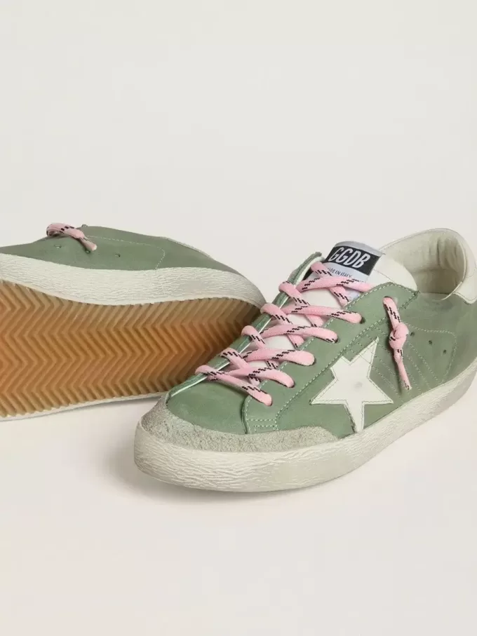 Super-Star LTD voor dames in groen nubuck met witte leren ster en hielstuk.