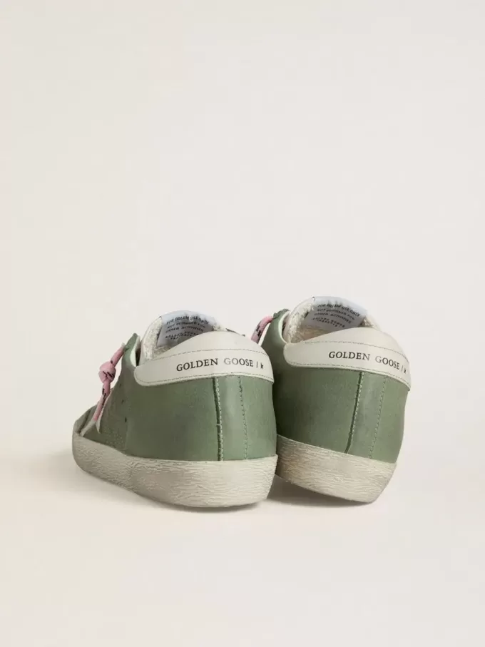 Super-Star LTD voor dames in groen nubuck met witte leren ster en hielstuk.