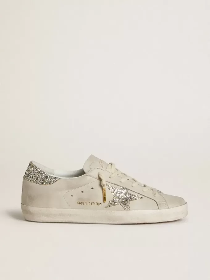 Super-Star LTD voor dames in ivoorkleurig nappaleer met platina glitterster en hielbandje.