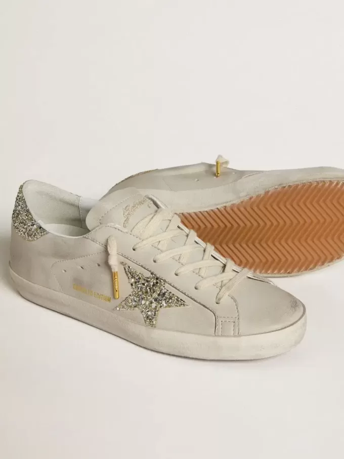 Super-Star LTD voor dames in ivoorkleurig nappaleer met platina glitterster en hielbandje.
