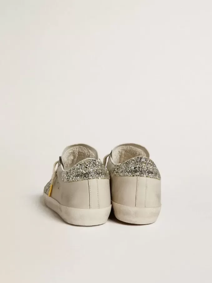 Super-Star LTD voor dames in ivoorkleurig nappaleer met platina glitterster en hielbandje.
