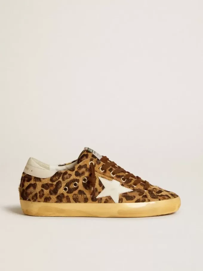 Super-Star LTD voor dames in ponyhuid met luipaardprint, met leren ster en hiellip.