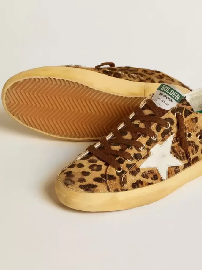 Super-Star LTD voor dames in ponyhuid met luipaardprint, met leren ster en hiellip.