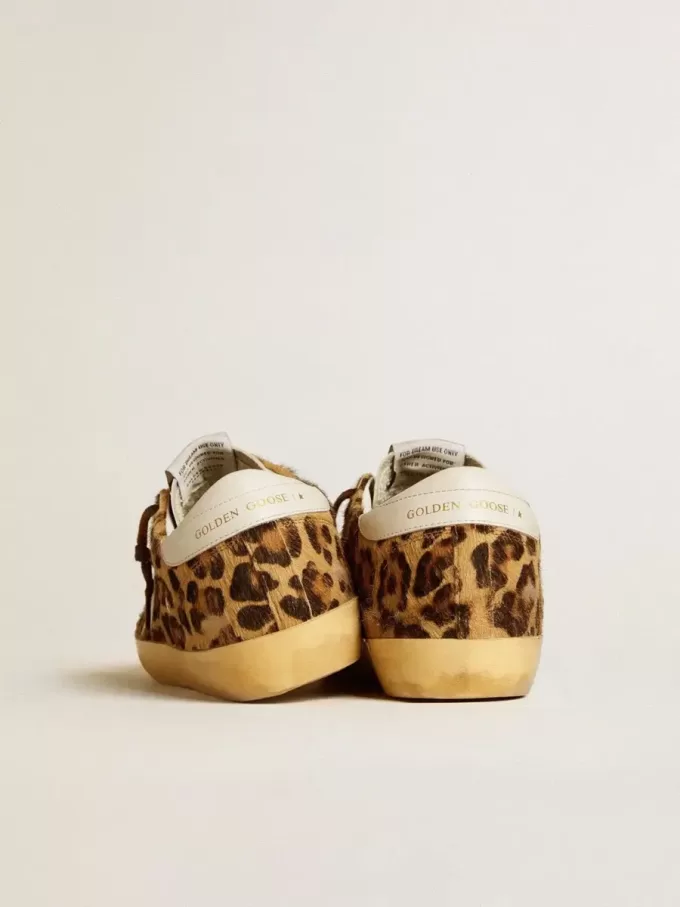 Super-Star LTD voor dames in ponyhuid met luipaardprint, met leren ster en hiellip.