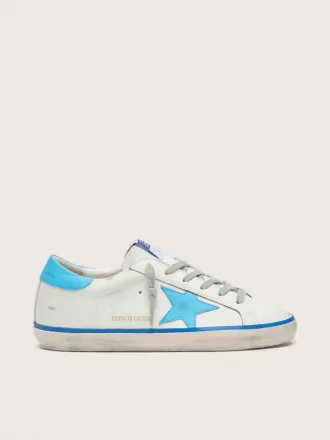 Super-Star LTD voor dames in wit leer met lichtblauwe leren ster en hielstuk.