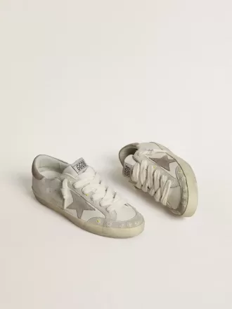Super-Star LTD voor dames met beige suède ster en hielstuk en bloemenborduursel