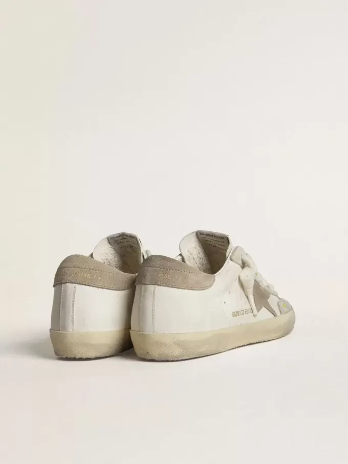 Super-Star LTD voor dames met beige suède ster en hielstuk en bloemenborduursel