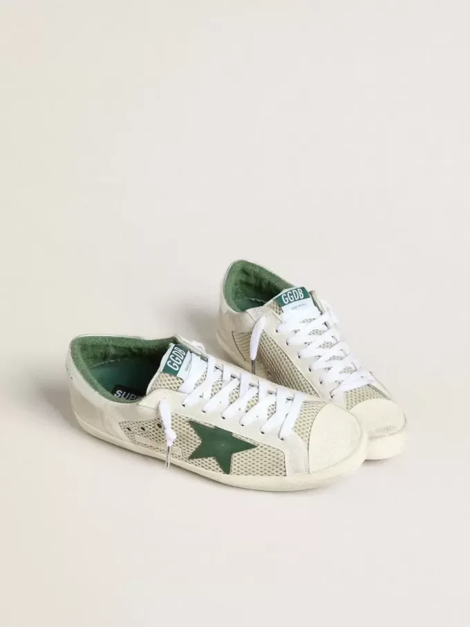 Super-Star LTD voor heren in wit suède en mesh met groene leren ster en zilveren hiellip.