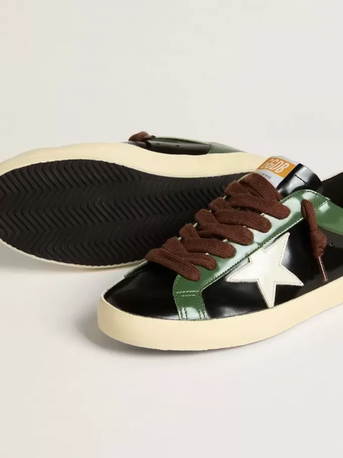 Super-Star LTD voor heren in zwart gelamineerd leer met witte leren ster en hielstuk.