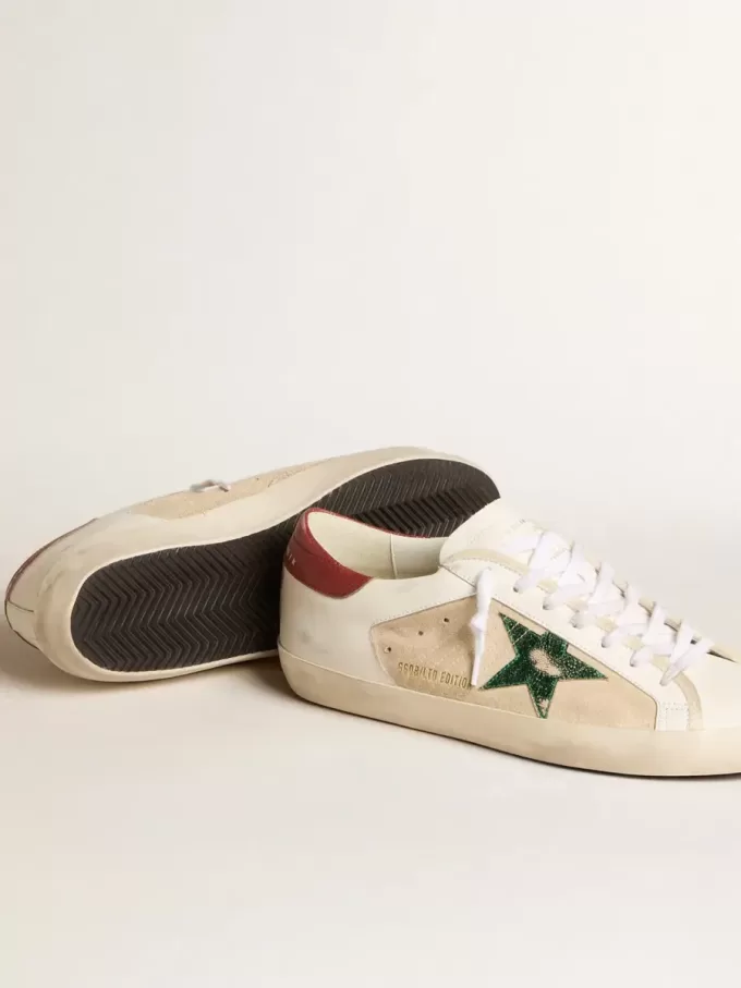 Super-Star LTD voor heren van suède met groene metallic ster en rode hielband