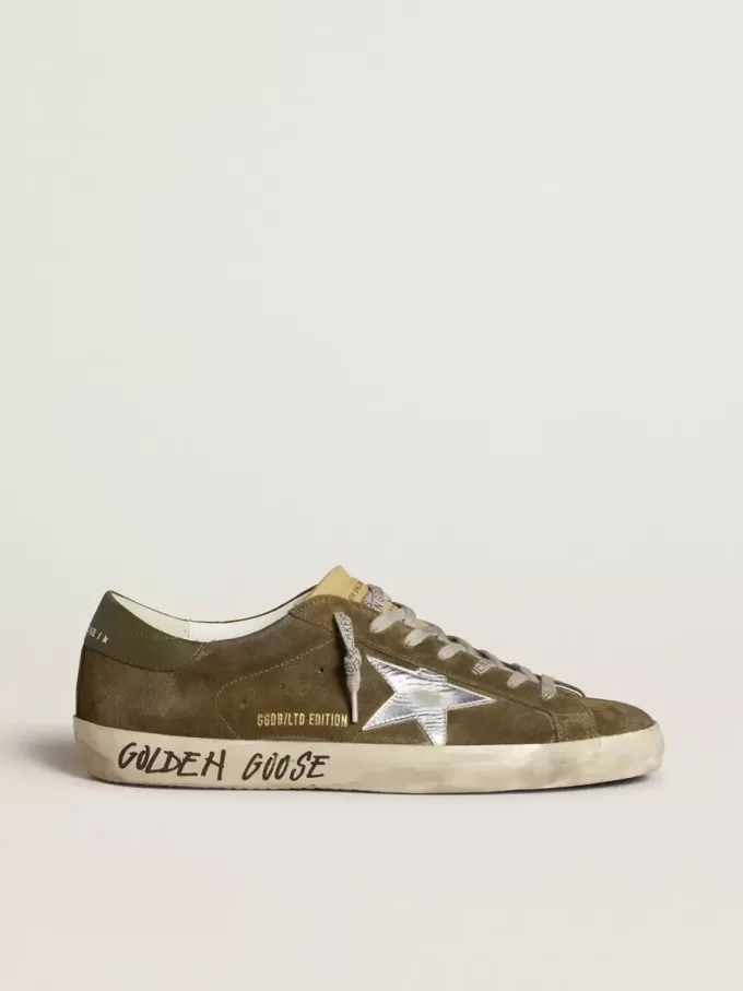 Super-Star LTD voor heren van suède met metallic leren ster en leren hielstuk.