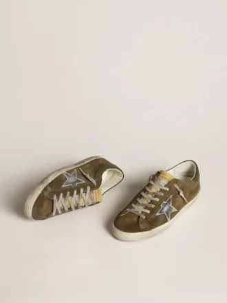 Super-Star LTD voor heren van suède met metallic leren ster en leren hielstuk.