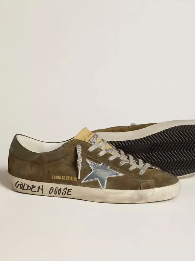Super-Star LTD voor heren van suède met metallic leren ster en leren hielstuk.