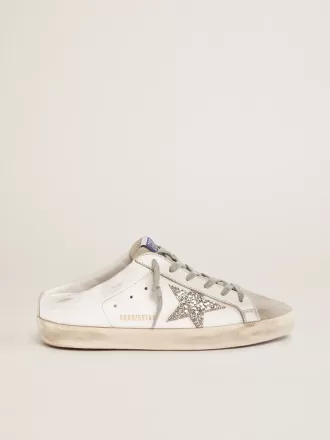 Super-Star Sabot met een platina glitterster en suède tong