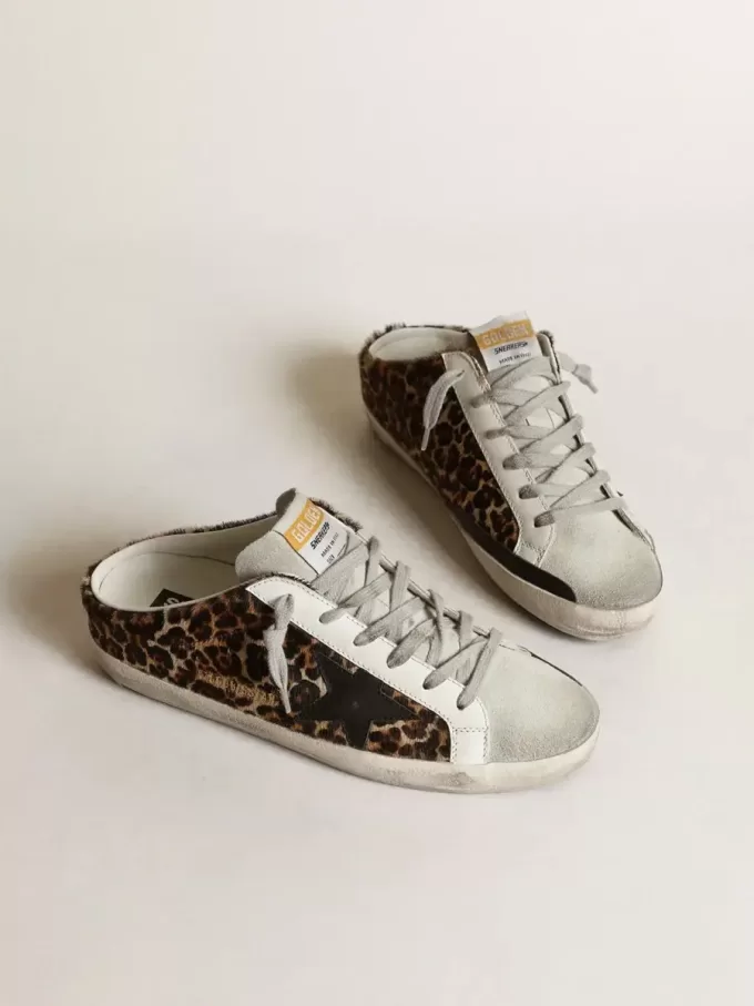 Super-Star Sabot voor dames in ponyhuid met luipaardprint en zwarte ster