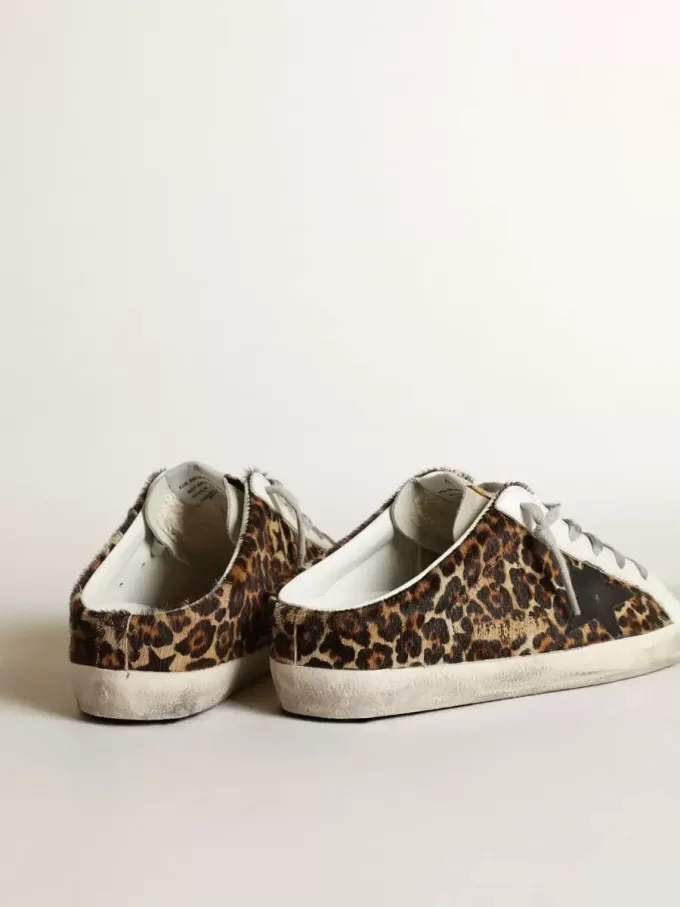 Super-Star Sabot voor dames in ponyhuid met luipaardprint en zwarte ster