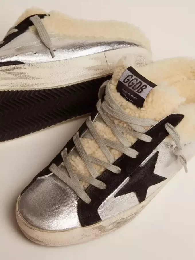 Super-Star Sabot voor dames in zilverkleurig gelamineerd leer met zwarte ster