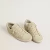 Super-Star voor dames in beige suède met parels en Swarovski-kristallen