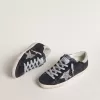 Super-Star voor dames in blauw suède, met zilveren glitterster en leren hielstuk