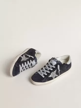 Super-Star voor dames in blauw suède, met zilveren glitterster en leren hielstuk