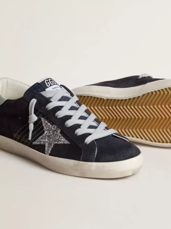 Super-Star voor dames in blauw suède, met zilveren glitterster en leren hielstuk