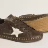 Super-Star voor dames in donkerbruin leer met crèmekleurige suède ster en studs