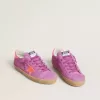 Super-Star voor dames in fuchsia suède met fluorescerende oranje gelamineerde leren ster en hielstuk.