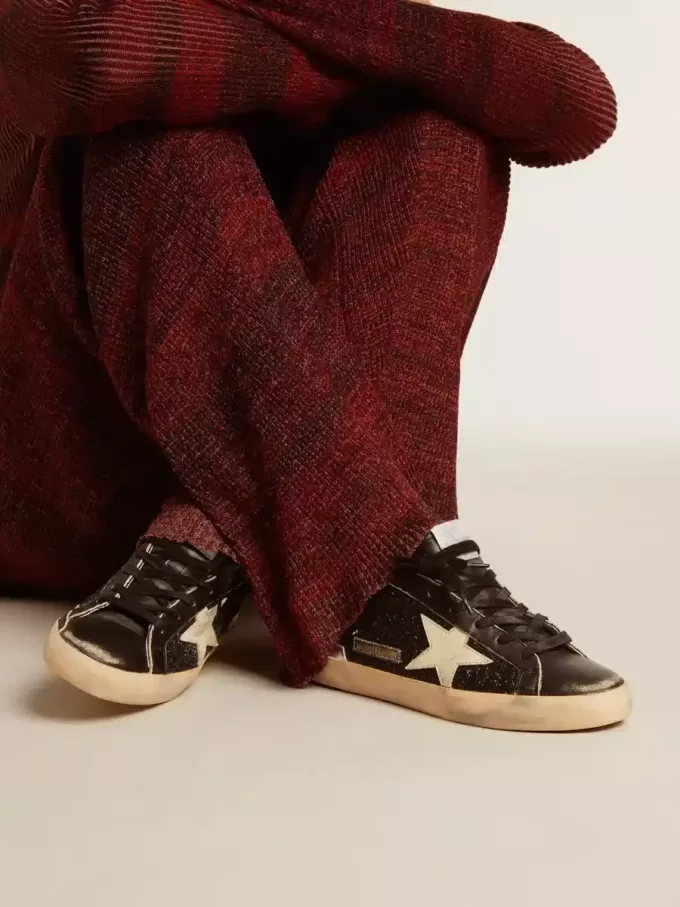 Super-Star voor dames in zwart glitter en nappa met crèmekleurige leren ster en hielstuk