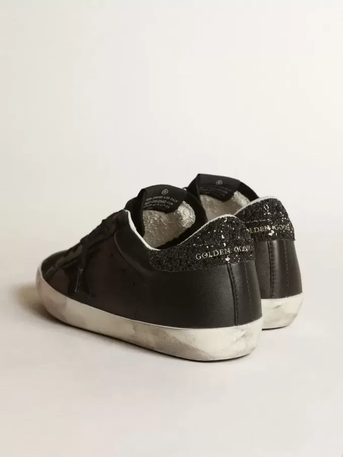 Super-Star voor dames in zwart nappa met zwarte ster en glitter hiellipje Super-Star voor dames in zwart nappa met zwarte ster en glitter hiellipje