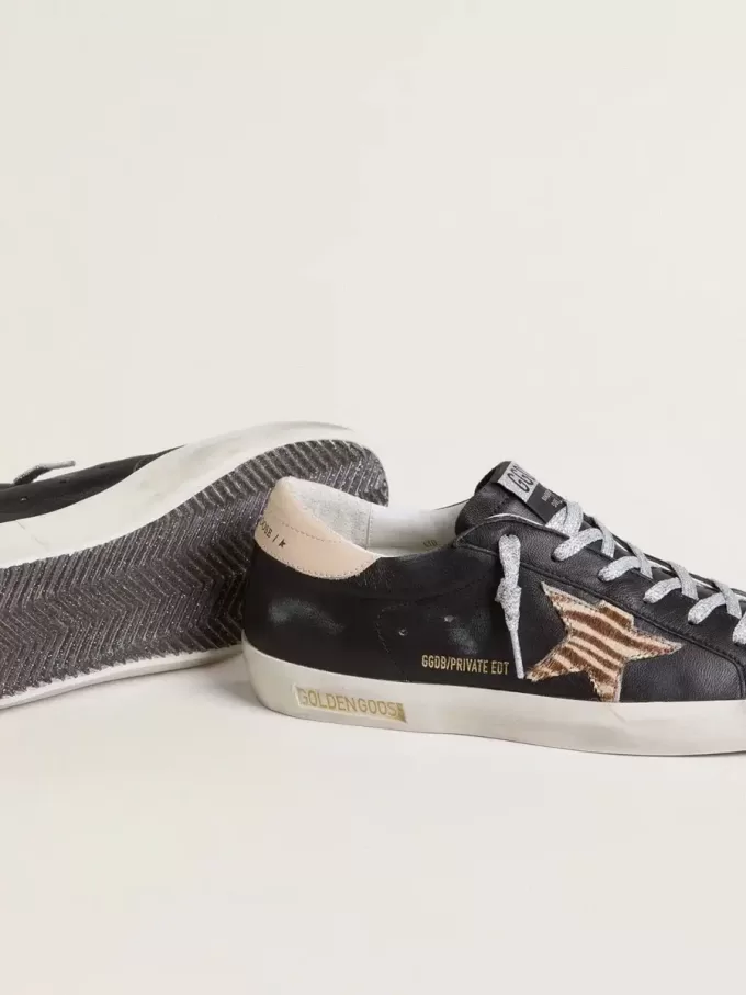 Super-Star voor dames in zwart nappaleer met zebraprint ponyhuidster en beige leren hielstuk