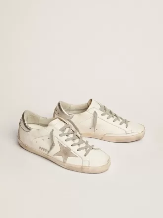 Super-Star voor dames met zilveren hielstuk en metalen studs met letters