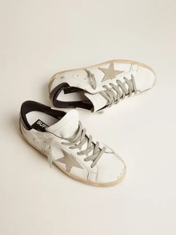 Super-Star voor dames met zwarte hielklep en metalen studs