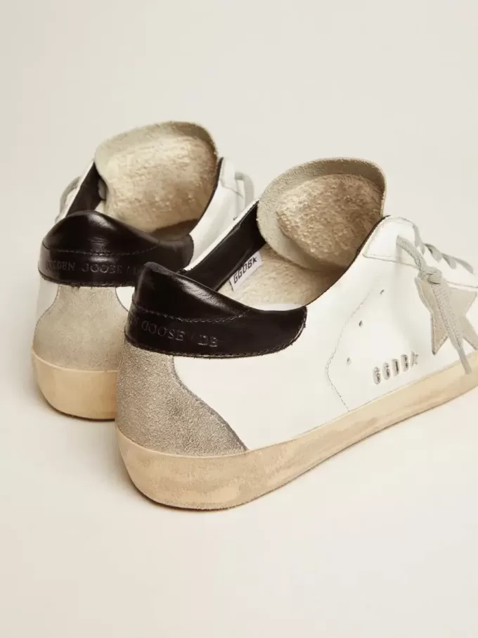 Super-Star voor dames met zwarte hielklep en metalen studs