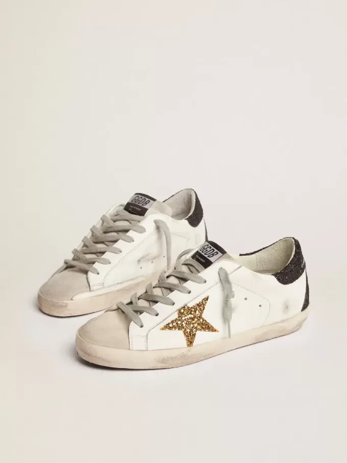 Super-Star voor dames van nappaleer met gouden glitterster en zwarte glitterhaklip.